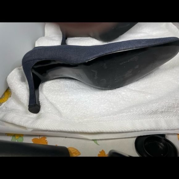 ⭐️⭐️Charles Jourdan Navy blue linen pump size 9. Like new.  3 inch heel    ⭐️⭐️ - Picture 2 of 6